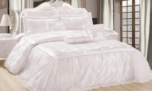 Queen Size Bed conforters