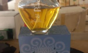 مجموعة كبيرة من العطور
